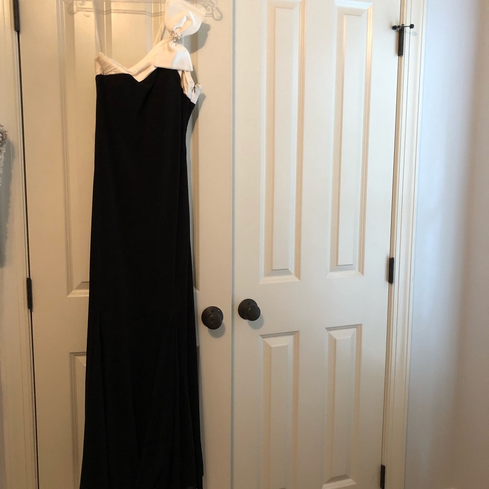 Cache Black and White Formal Dress